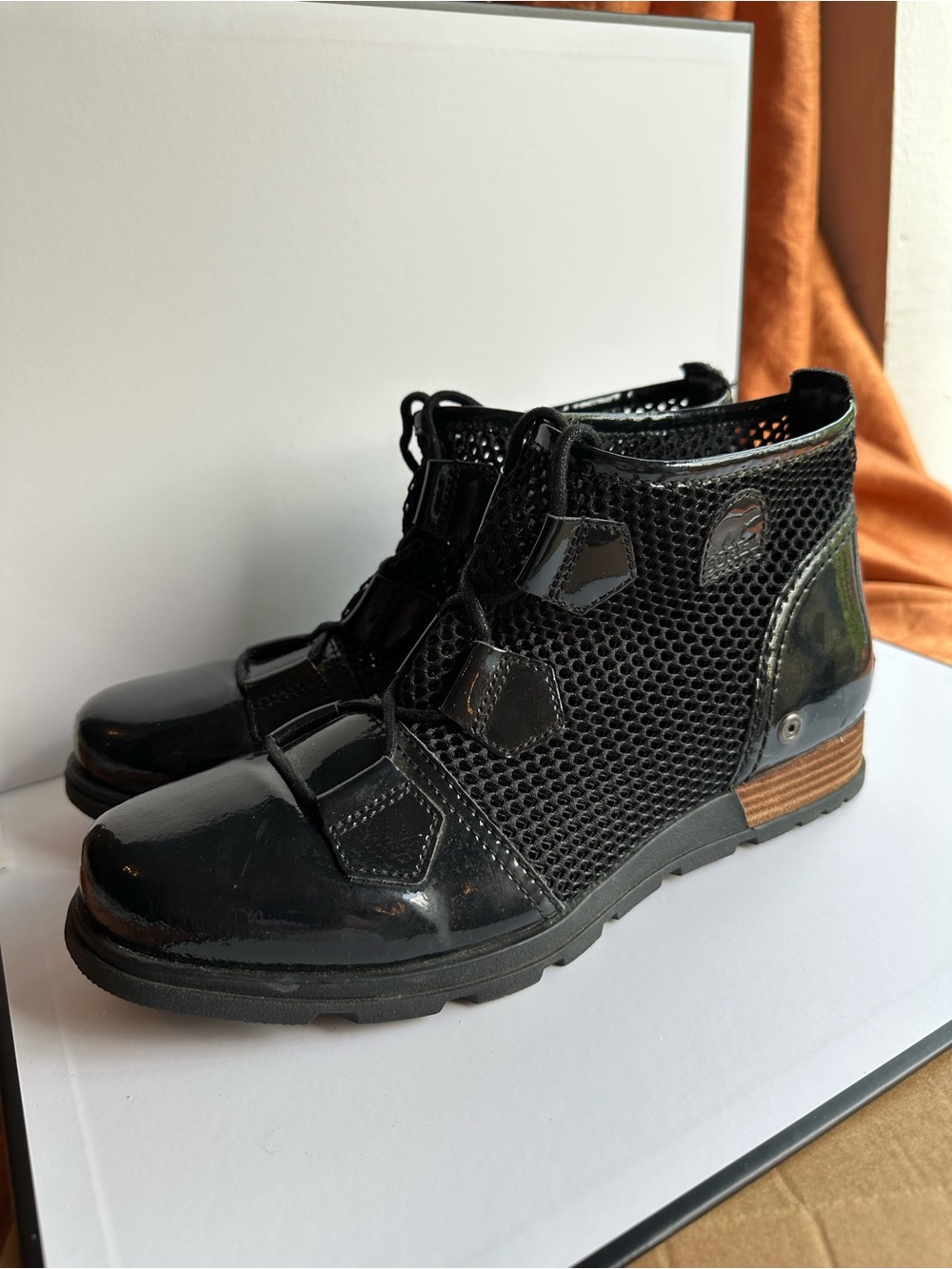 Sorel Major Lace Black Patent Leather Mesh Ankle Boots Women's Size 10